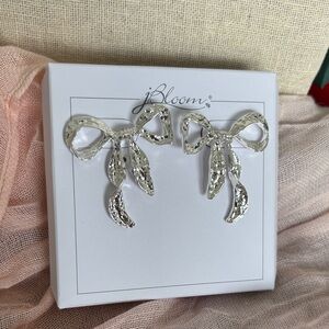 NWT jBloom Shimmering Silver Ribbon Earrings